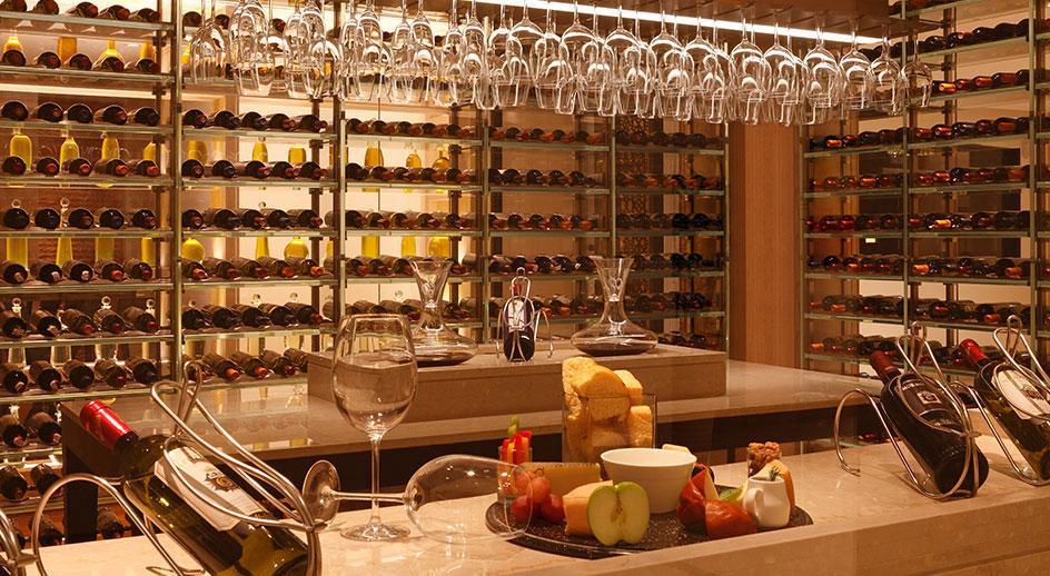 Hotel Trident Hajdarábád Exteriér fotografie Wine bar