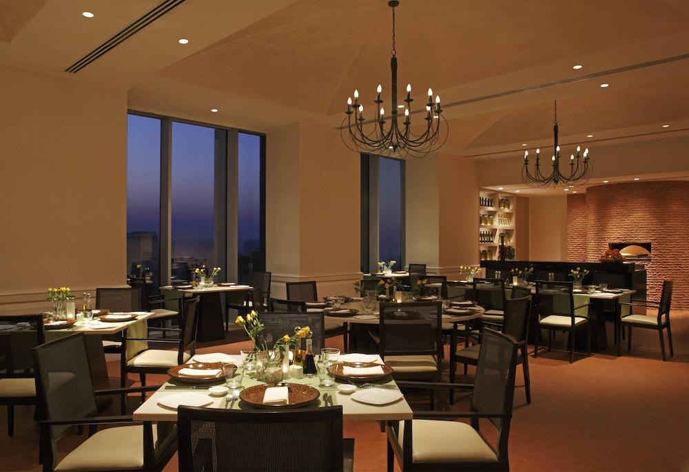 Hotel Trident Hajdarábád Exteriér fotografie The restaurant