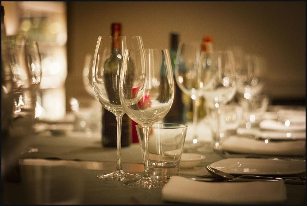 Hotel Trident Hajdarábád Exteriér fotografie Wine glasses
