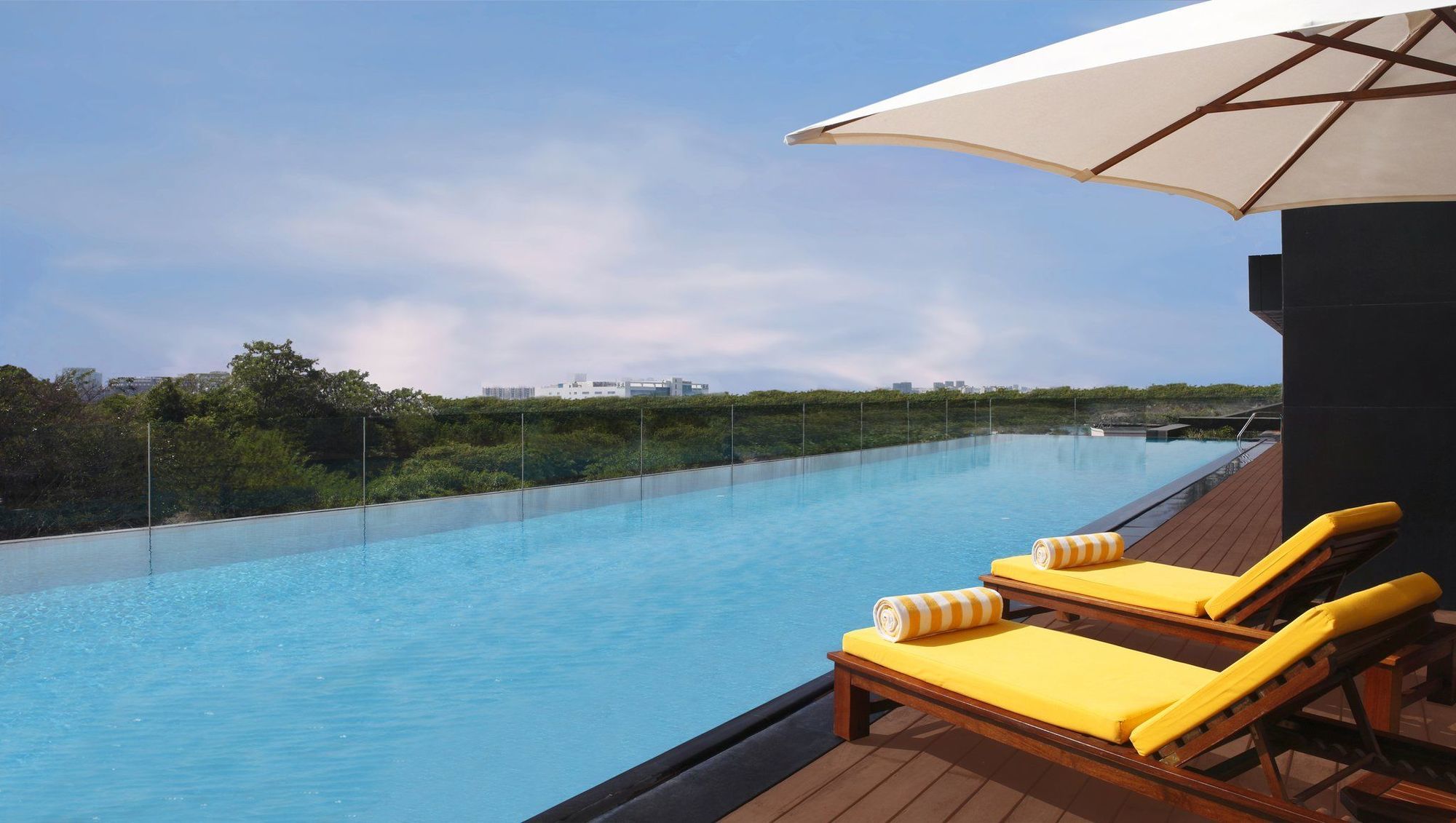 Hotel Trident Hajdarábád Zařízení fotografie Rooftop pool at the hotel
