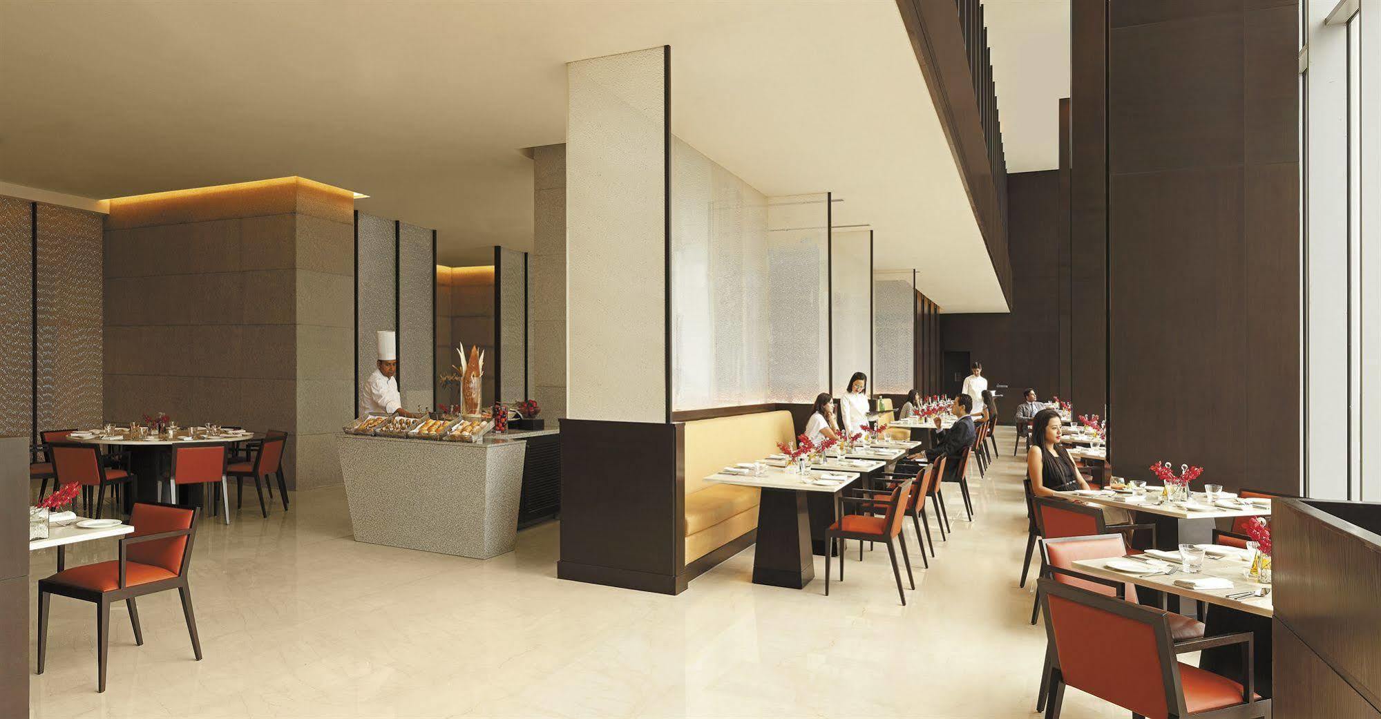 Hotel Trident Hajdarábád Exteriér fotografie The restaurant