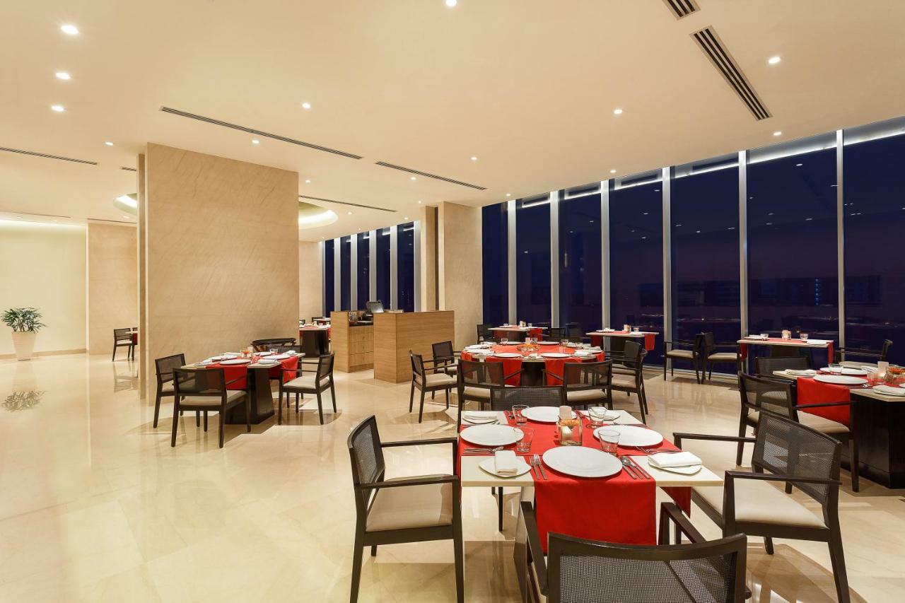Hotel Trident Hajdarábád Exteriér fotografie The restaurant